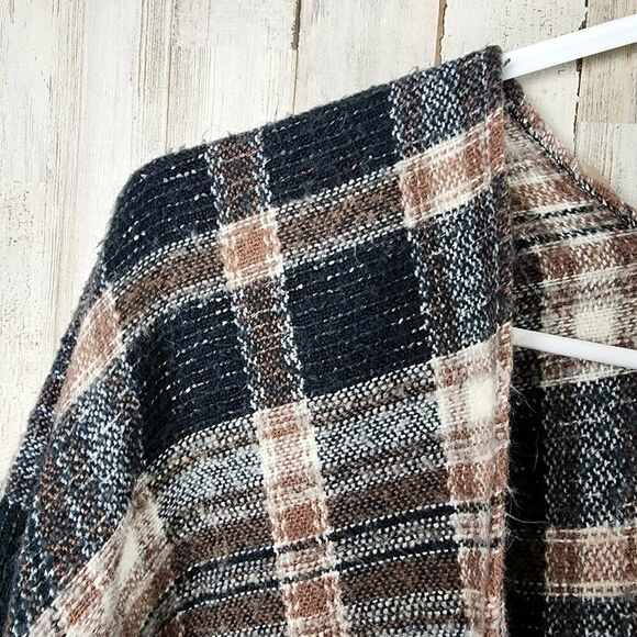 Universal Thread Plaid Fringe Shawl Black Brown OSFM - Picture 9 of 11